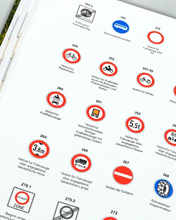 lkw-fahrer-kalender-2027-rote-blaue-symbole