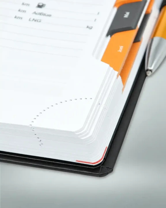 lkw-fahrer-kalender-2027-perforierte-seitenecke-register