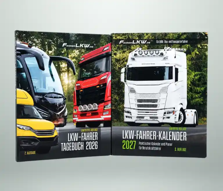 Zwei LKW-Fahrerkalender nebeneinander: Ausgabe 2026 mit mehreren Fahrzeugen und Ausgabe 2027 mit weißem Lkw.